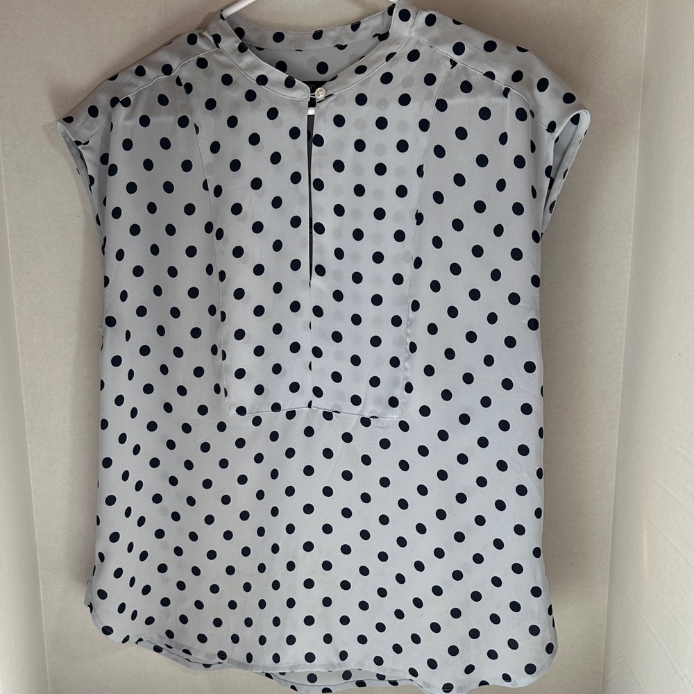J crew lightweight polka dot sleeveless shirt size medium